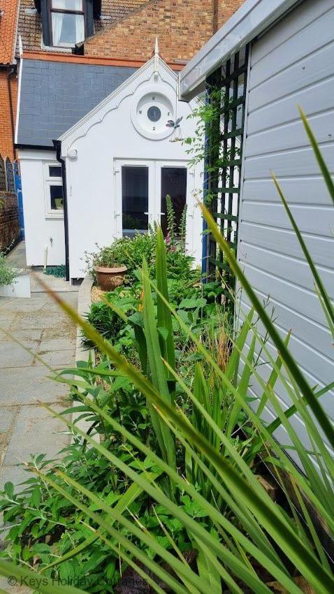 Salty Towers Vila Sheringham Exterior foto