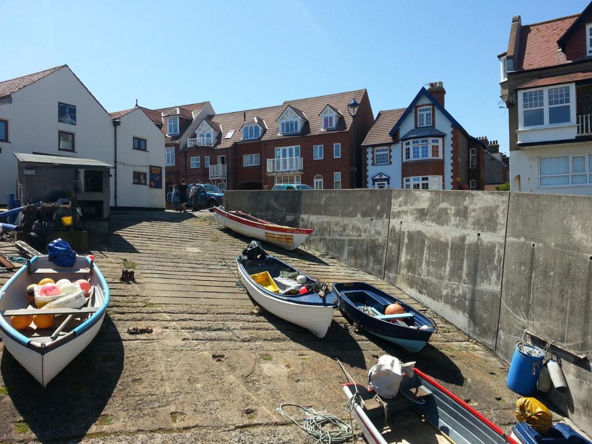 Salty Towers Vila Sheringham Exterior foto