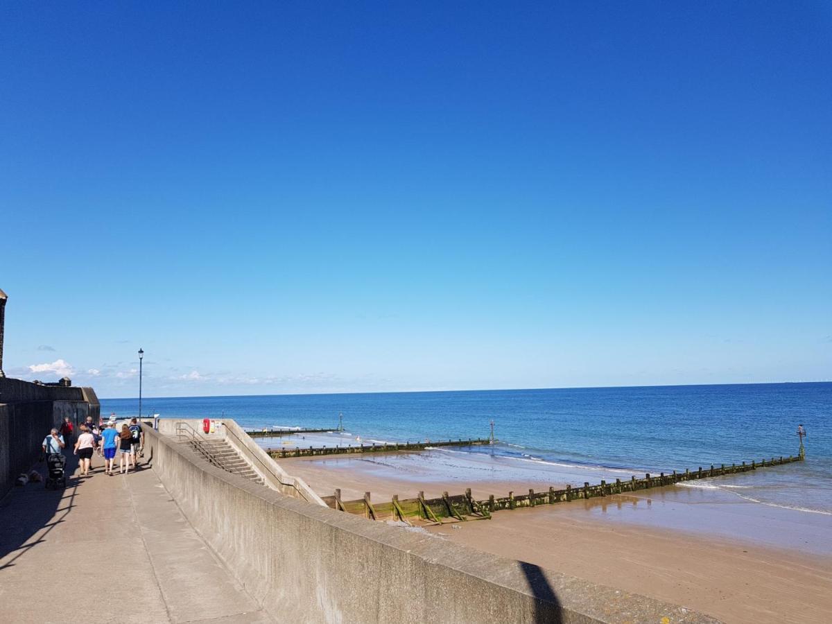 Salty Towers Vila Sheringham Exterior foto