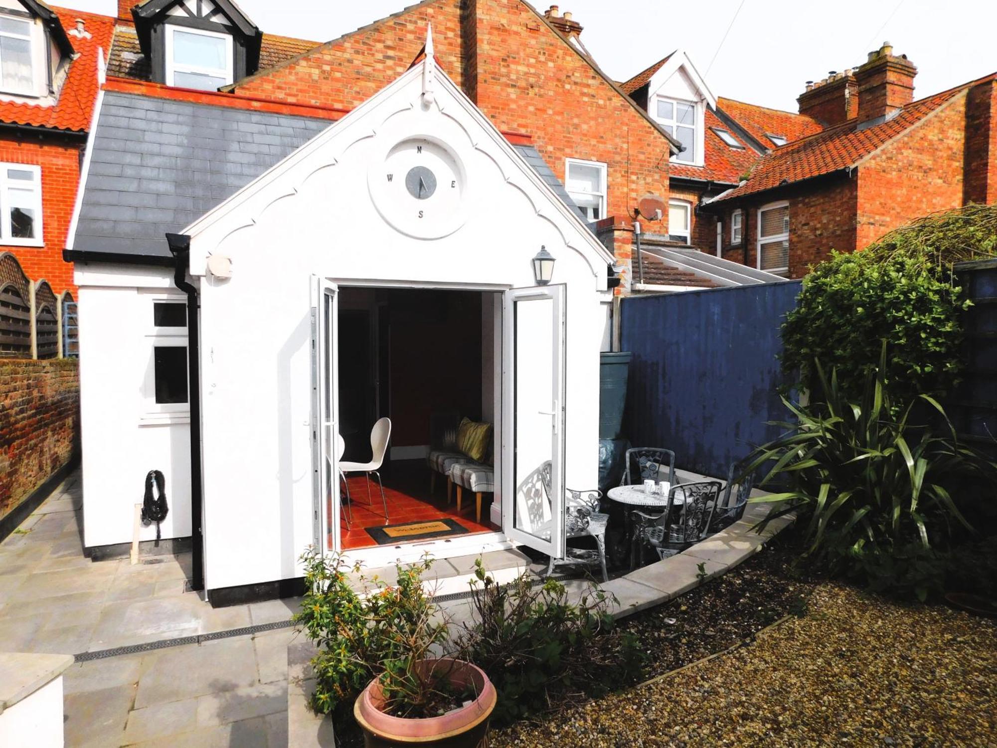 Salty Towers Vila Sheringham Exterior foto